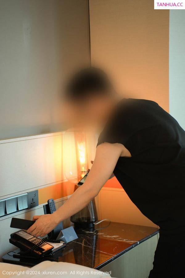 甜妮  [XiuRen]高清写真图 2024.06.21 No.8735 甜妮 黑丝美腿第8张图片